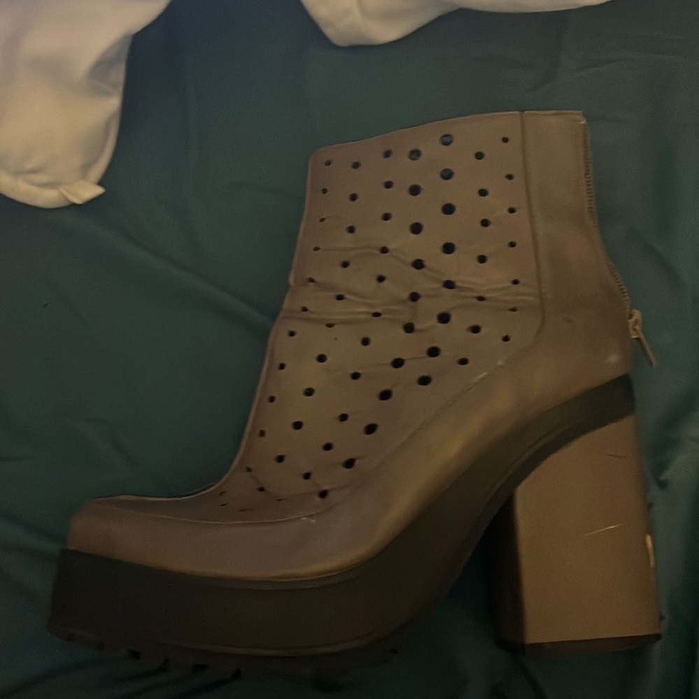 Cute platform booties. A little wear but great for a night out